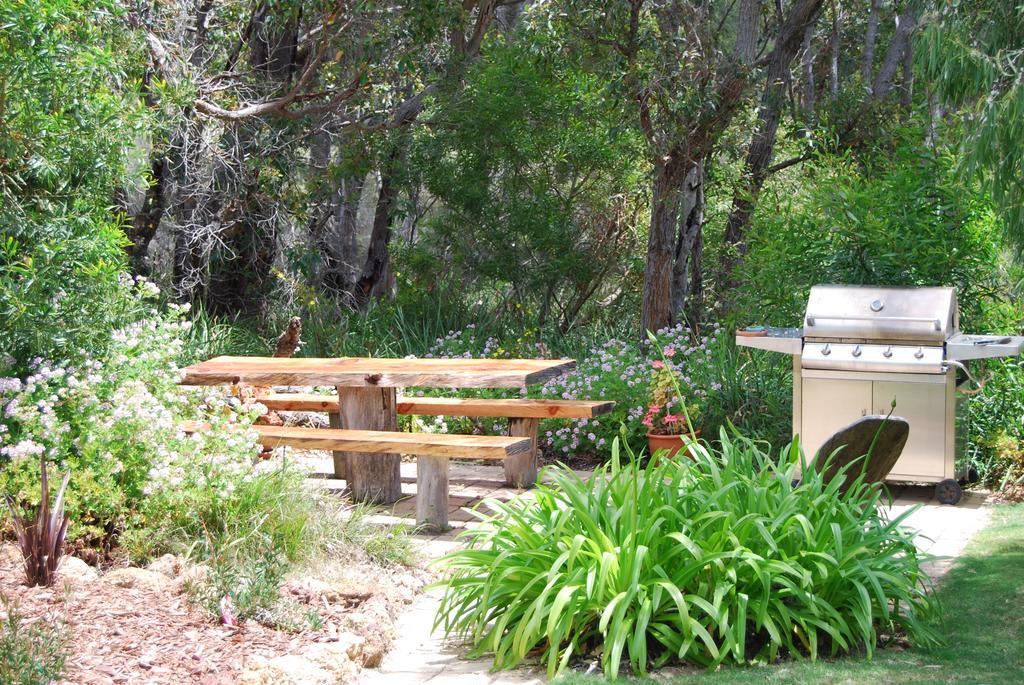Llewellin'S Guest House Margaret River Exterior photo